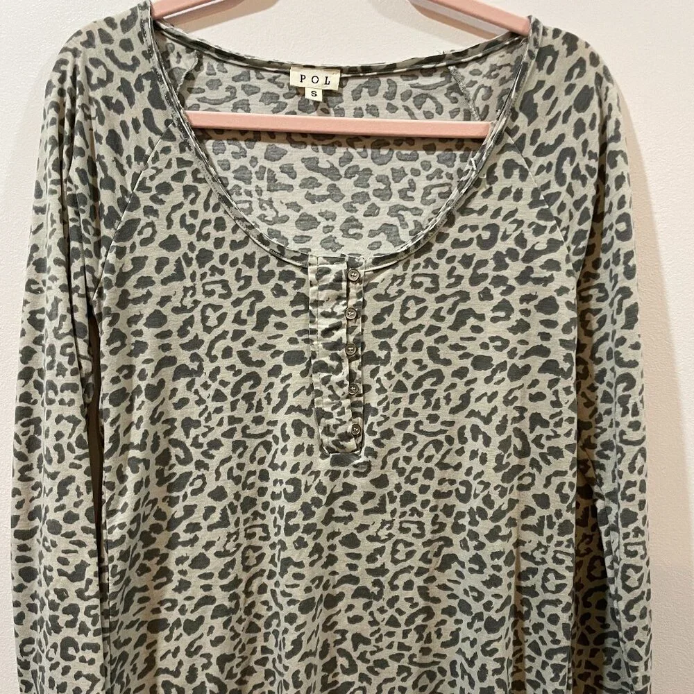 POL Boho Chic Animal Print Long Sleeve Henley Top T Shirt Size Small - Picture 1 of 4